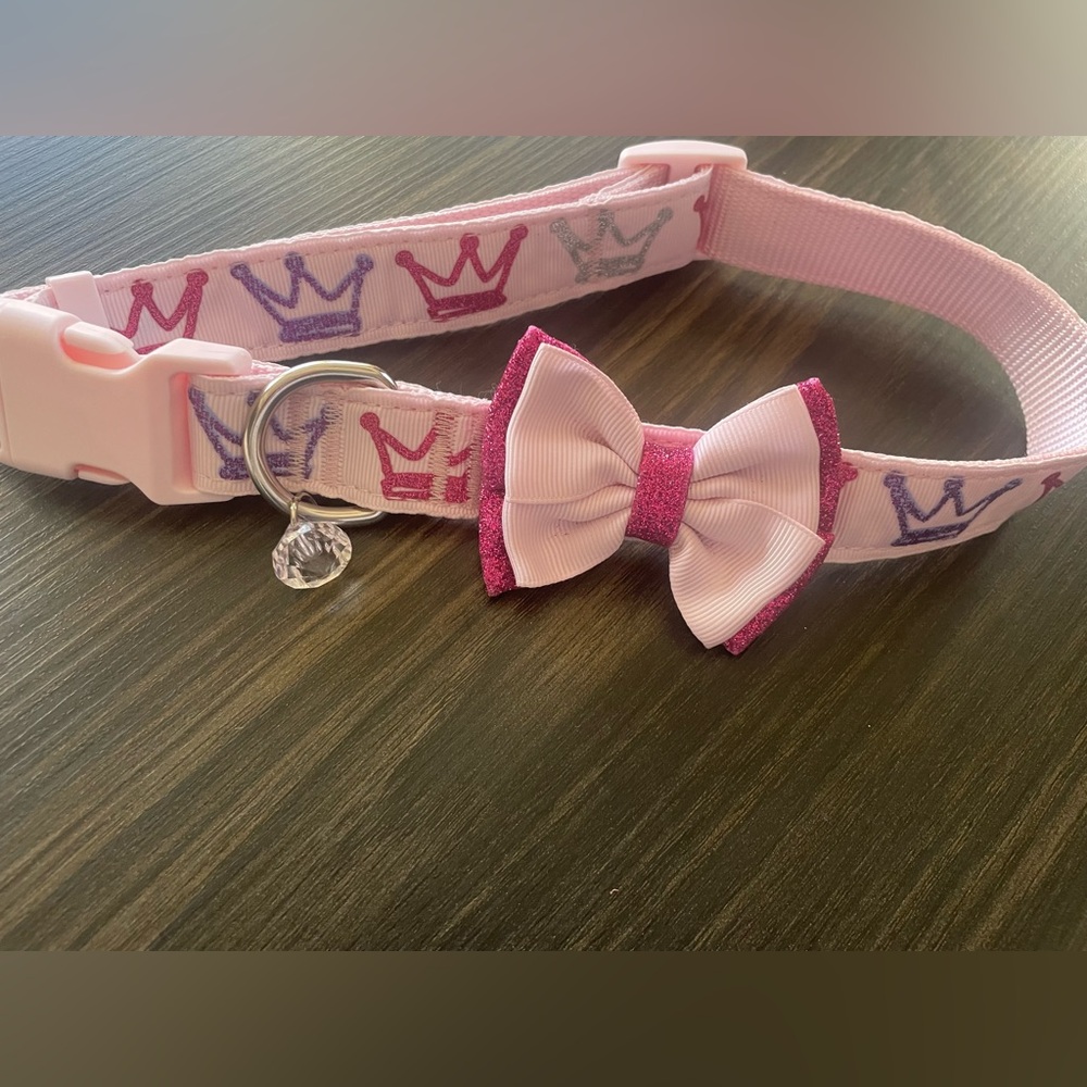 🐩🎀NWOT Pink Dog Collar with Sparkly Bow. Fits S-M Size Dogs.